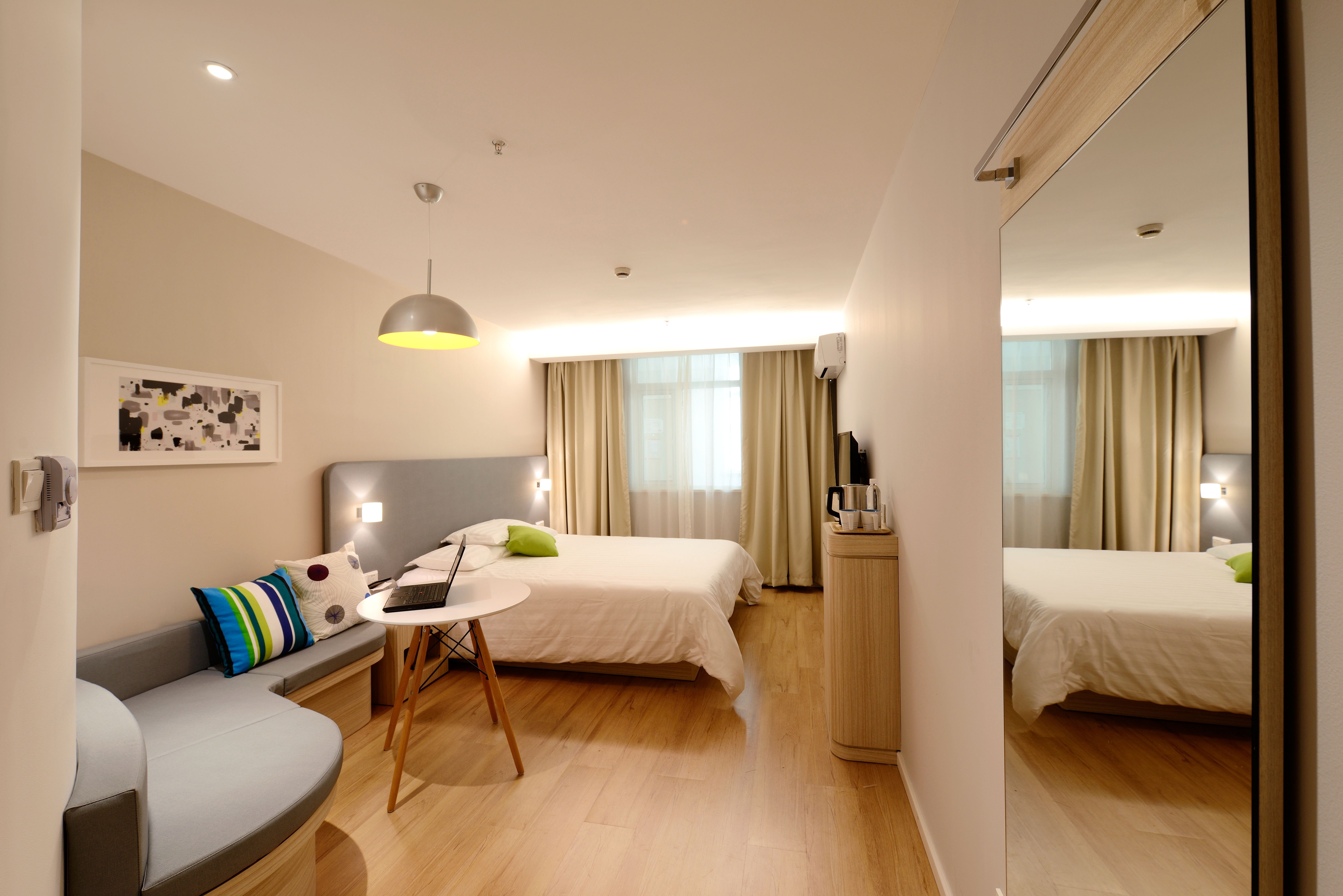 Hotel 4.jpg