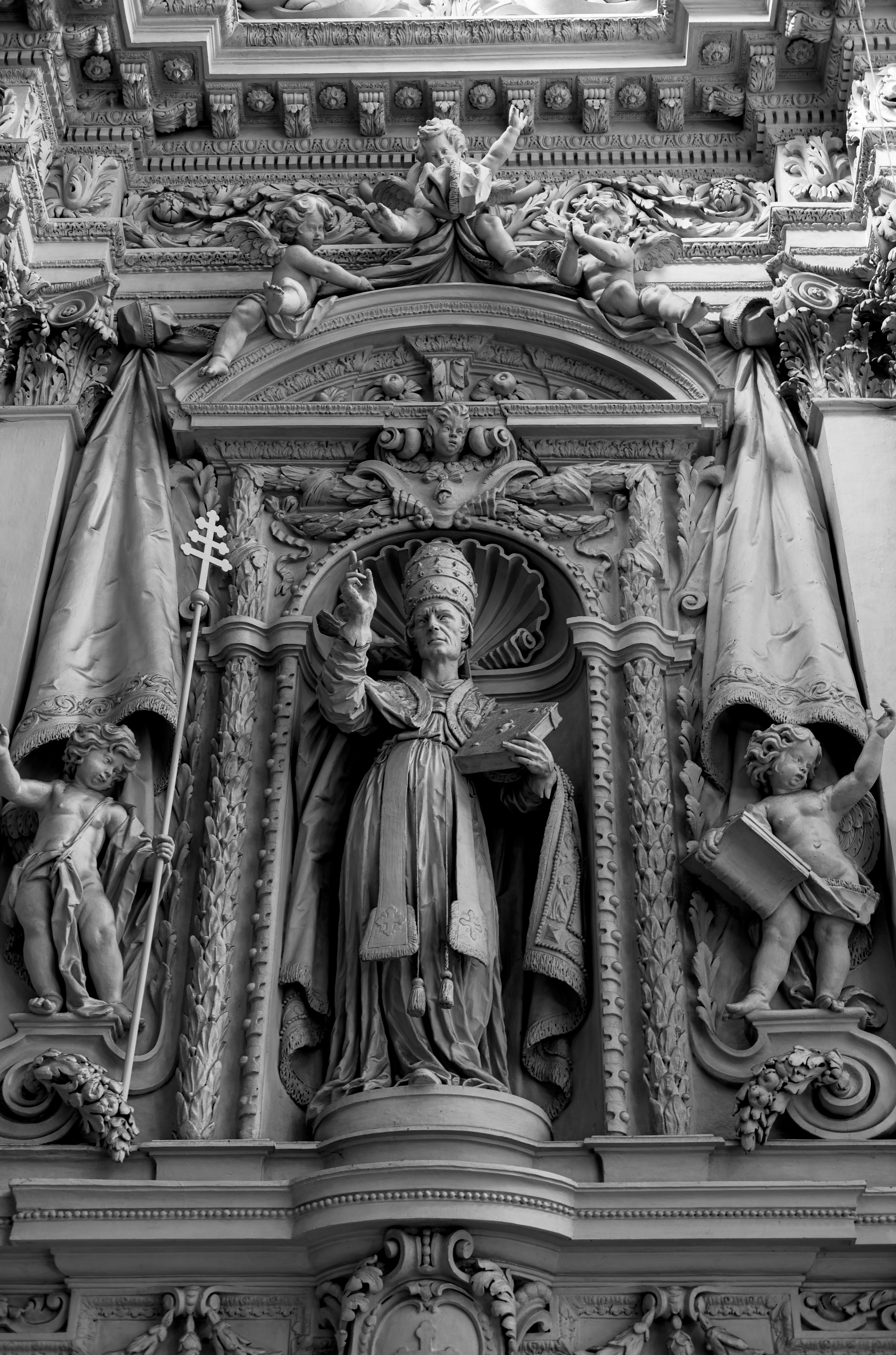 Basilique St Sauveur.jpg