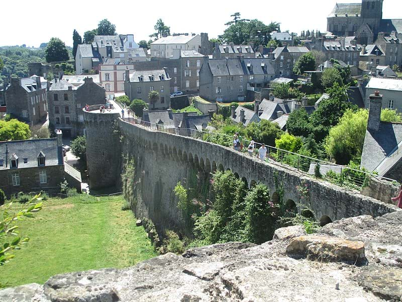 Ramparts_of_Dinan_(1).jpg