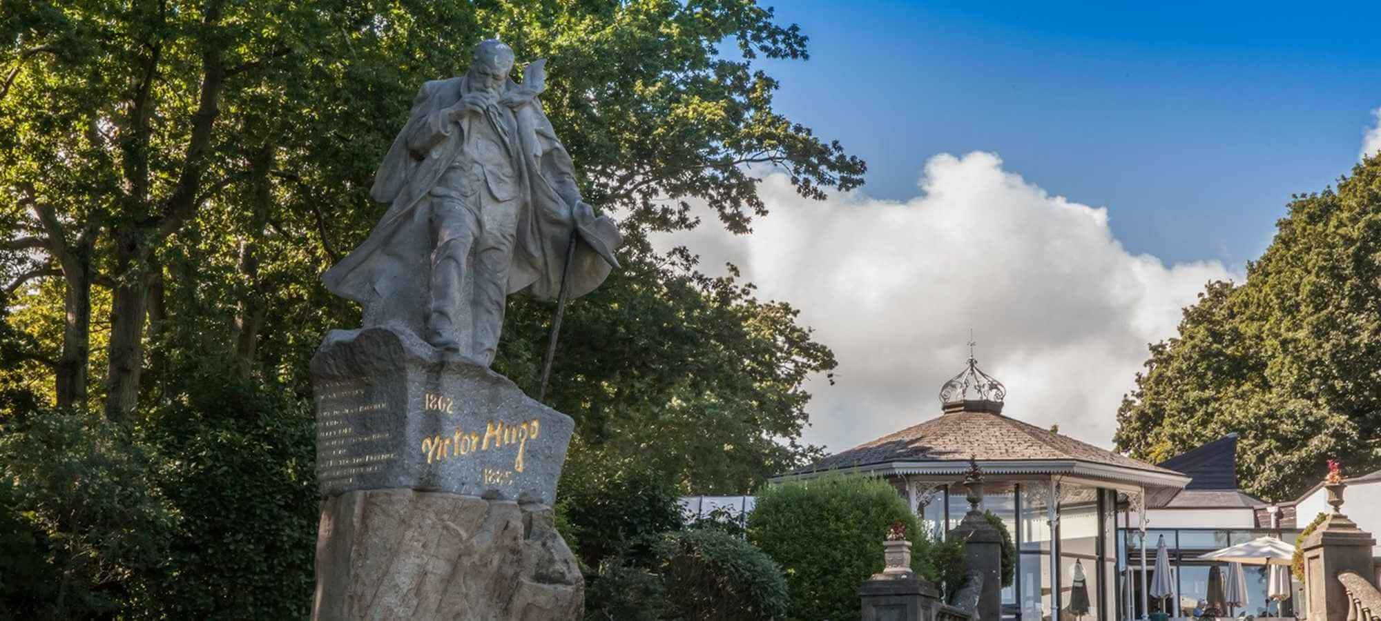 victor_hugo_statue_at_candie_gardens.jpg