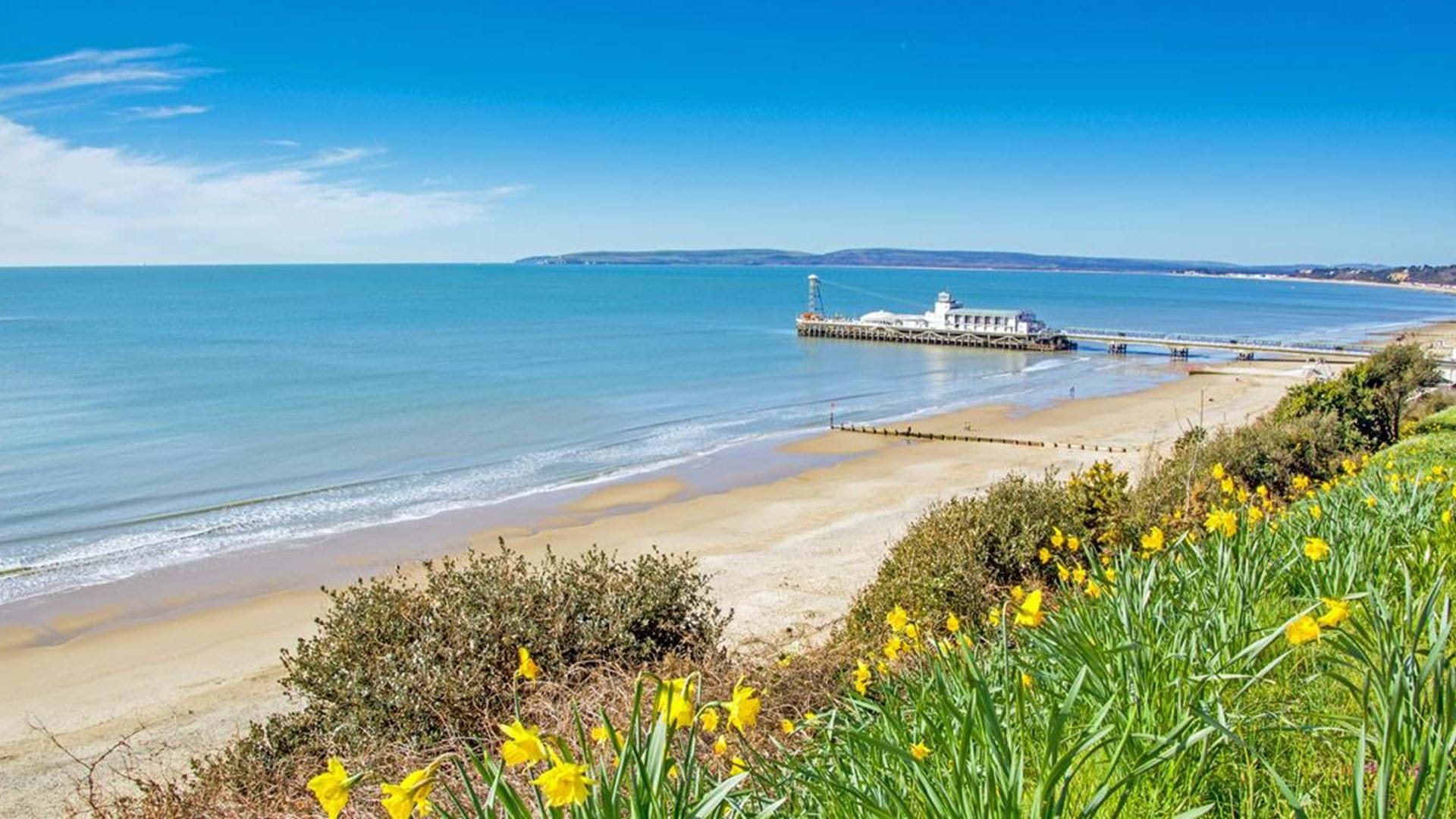 views-of-the-pier-and-bournemouth-beach-in-dorset