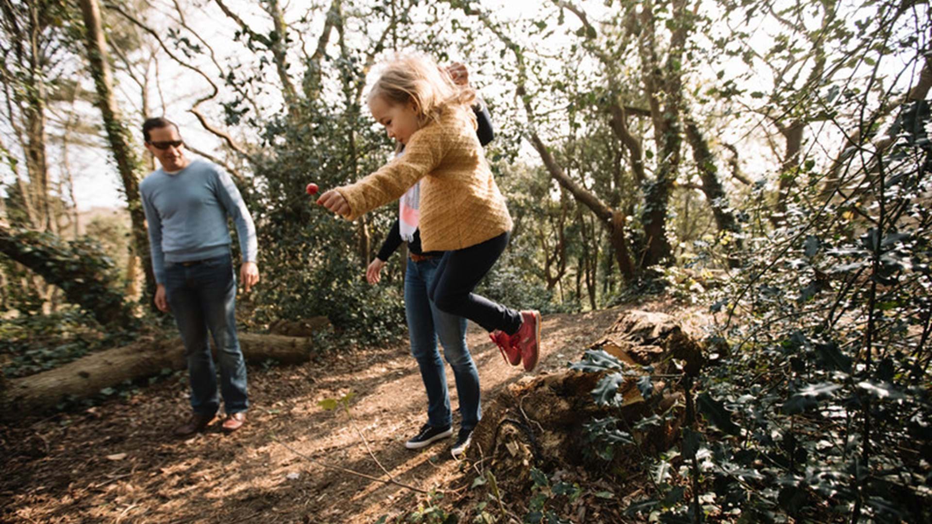 children-playing-in-grass-jersey-channel-islands