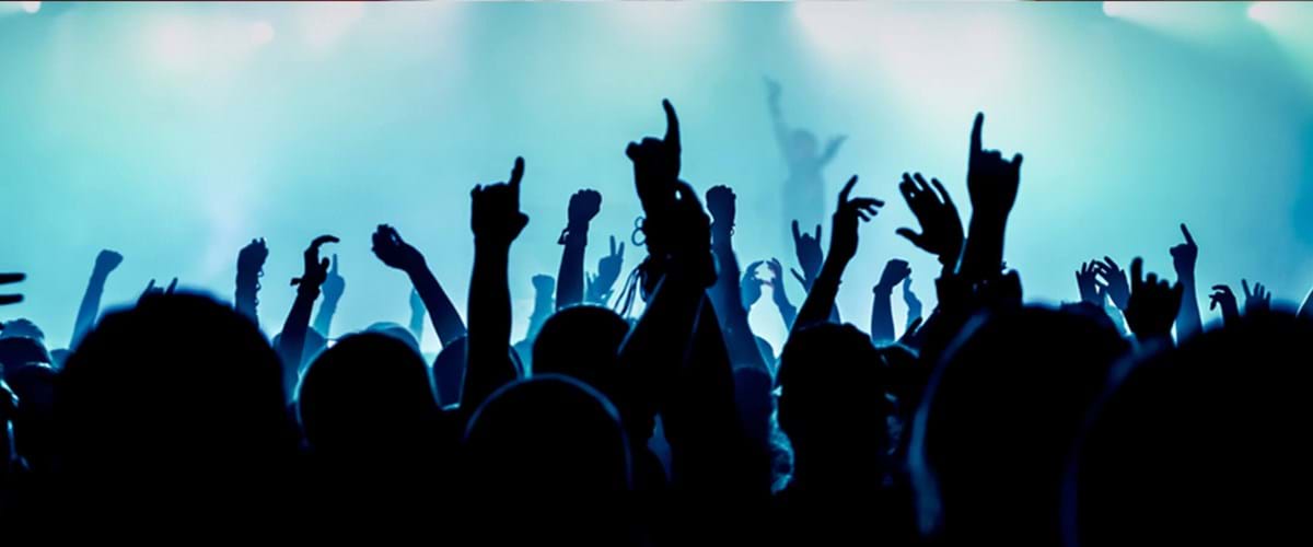 La Route du Rock festival crowd music